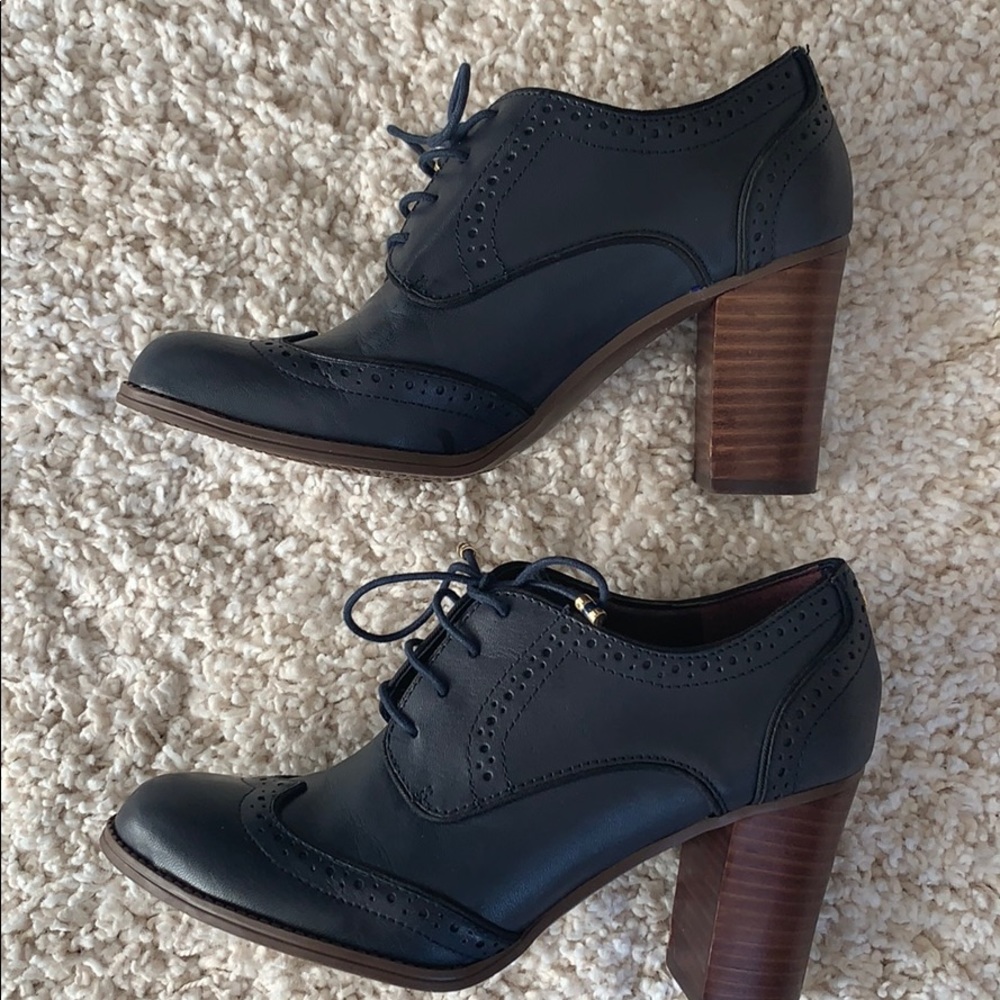 Tommy Hilfiger Fabiole  Navy Blue Oxford Shoes 8.5